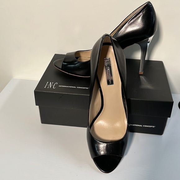INC NIB Silver Metallic 4" Heel Black Leather Peep Toe Party Holiday Pump SZ 10 - Picture 2 of 12